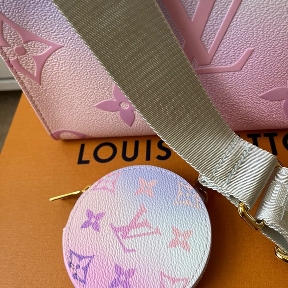 ❗️SOLD ❗️LV On the Go PM Sunrise Pastel 🦄🦄🦄 - Picture 3 of 7